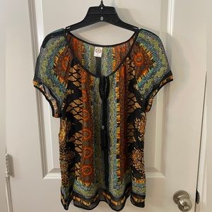 Bila, Large, Multi-colored top with black trim